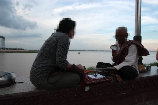 カンボジアの占い師