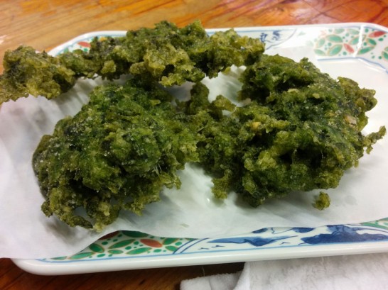 アオサの天ぷら。香ばしい香りで美味。