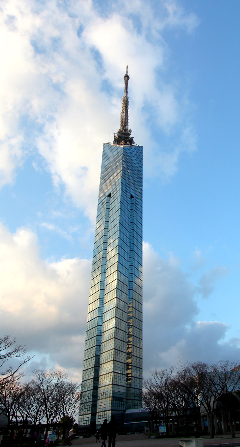 高さ234メートルの福岡タワー
