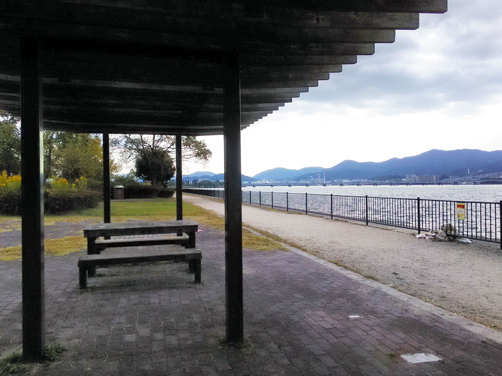琵琶湖岸の公園。