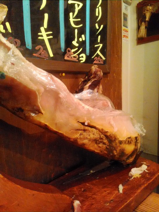 注文するとナイフで切り分けてくれるよう