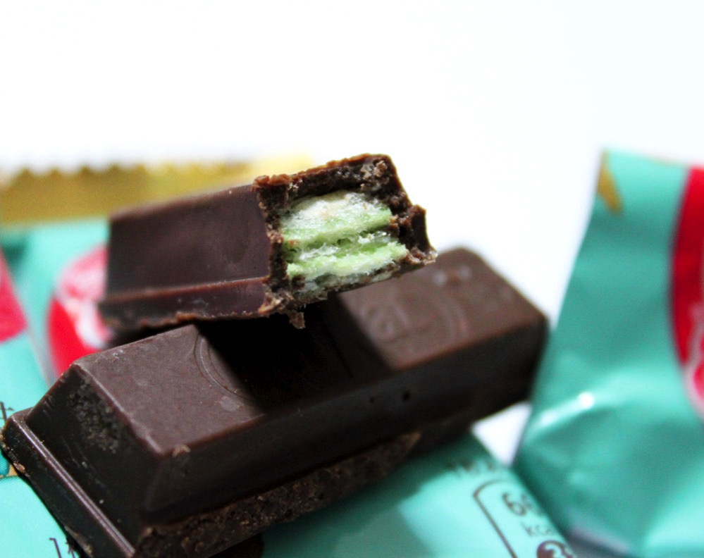 チョコレートの中には緑色に見えるフィアンティーヌが入ってる