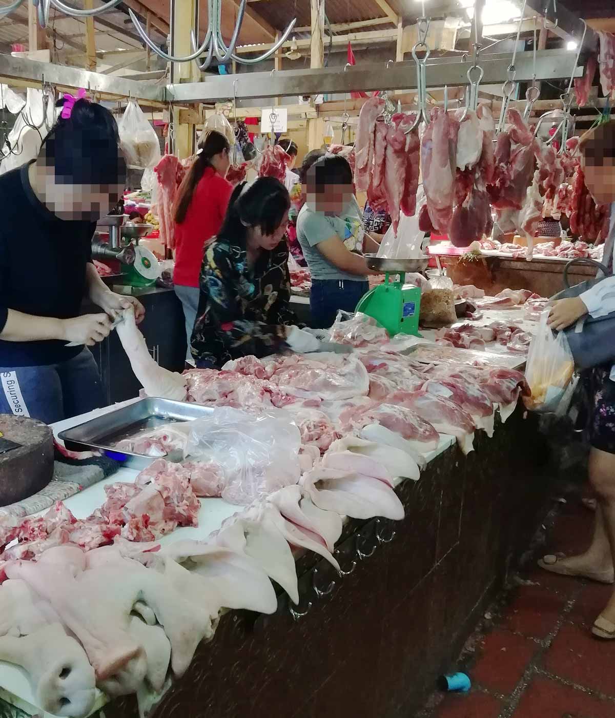 豚や牛、鶏などの肉を販売する店
