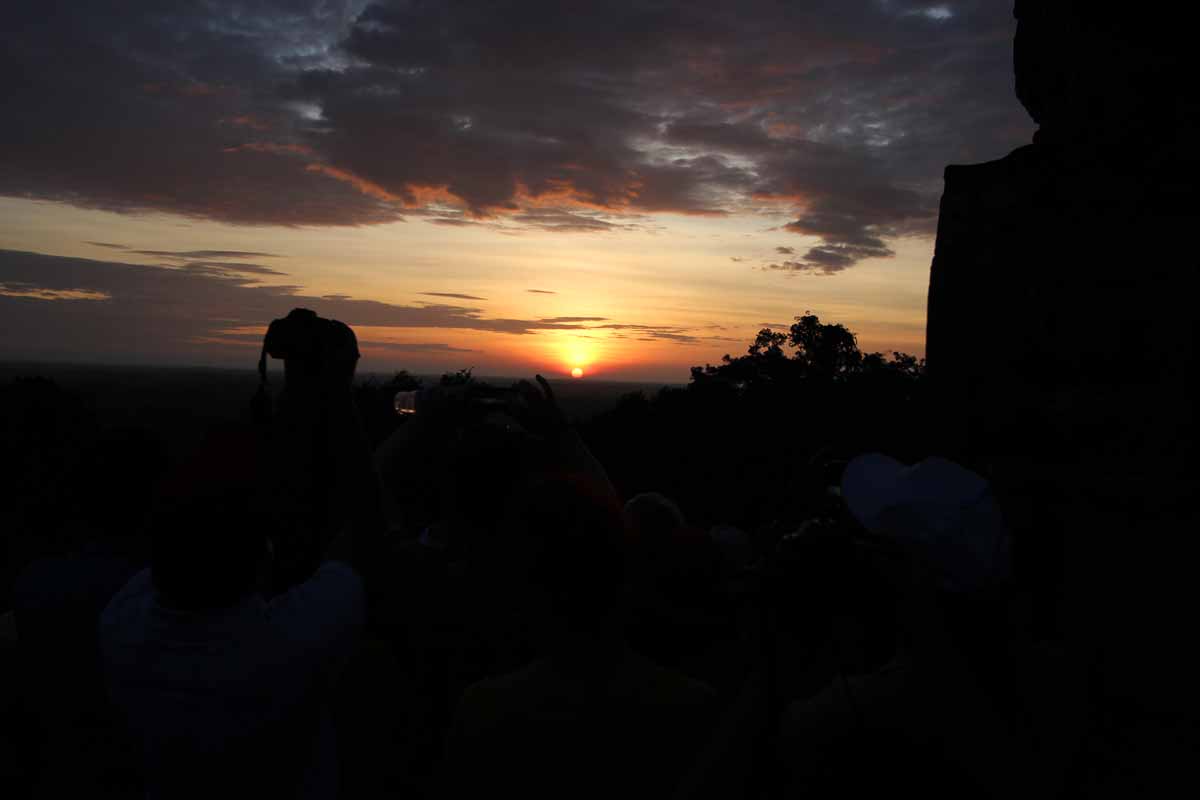 プノン・バケン寺院からの夕日