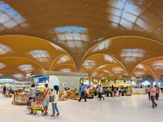 テチョ国際空港のレストランエリア