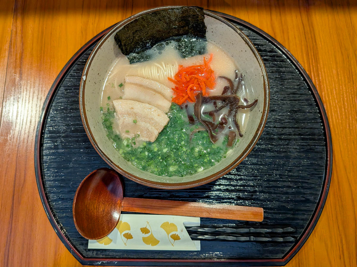 吉さんの豚骨ラーメン
